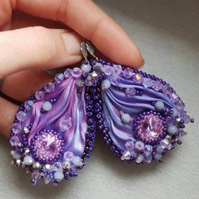 Fialové shibori slzy